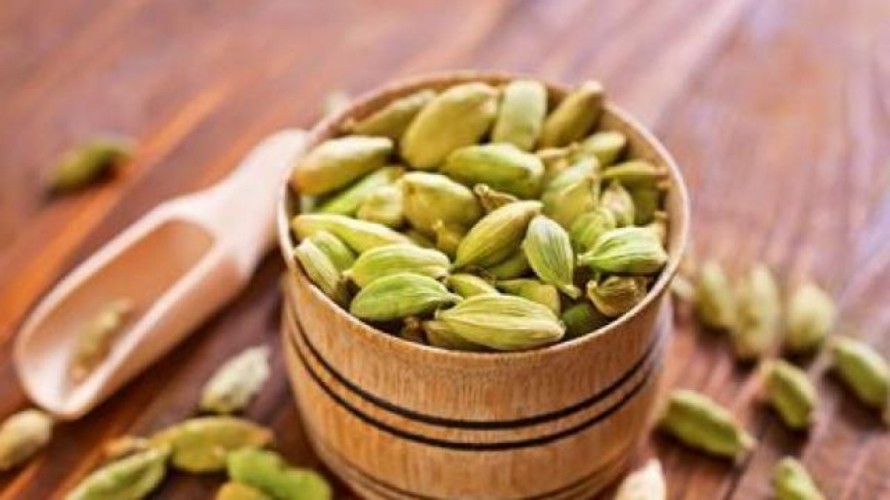 لهذه الأسباب.. أضف الهيل إلى طعامك