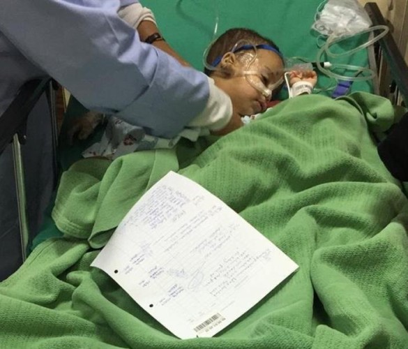 كلب ضال يهاجم طفلاً داخل منزله بتبوك