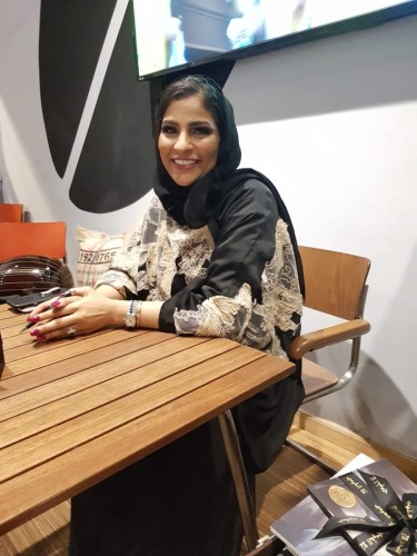 الكاتبة عُلا الشيمي تدشن كتابها ” مقبرة مشاعر “