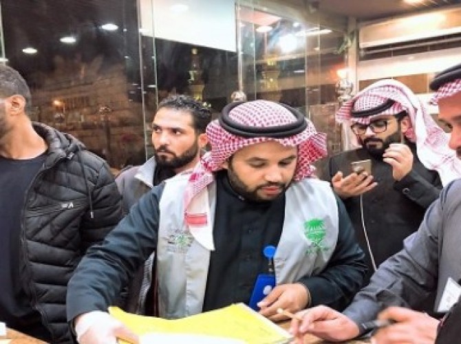 جولات مفاجئة لبلدية غرب عرعر على المحلات التجارية والمطاعم ( صور )