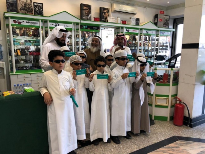 زيارة مدرسة الأمام مسلم الابتدائية لمعمل نظارات طبية