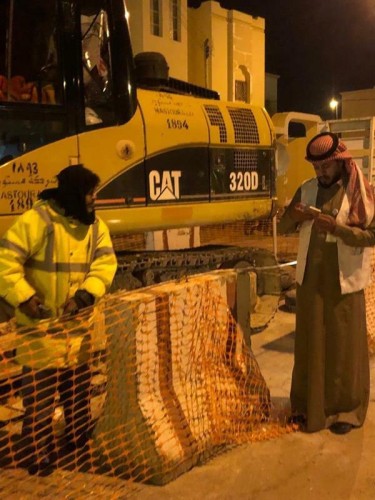 عامل بشركة مقاولات بالحدود الشمالية ينام في العراء.. و”العمل” تتدخل (صورة)