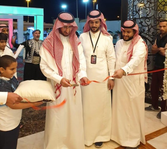 وكيل إمارة منطقه عسير يزور فعالية طاقة الألوان في يومها الثاني