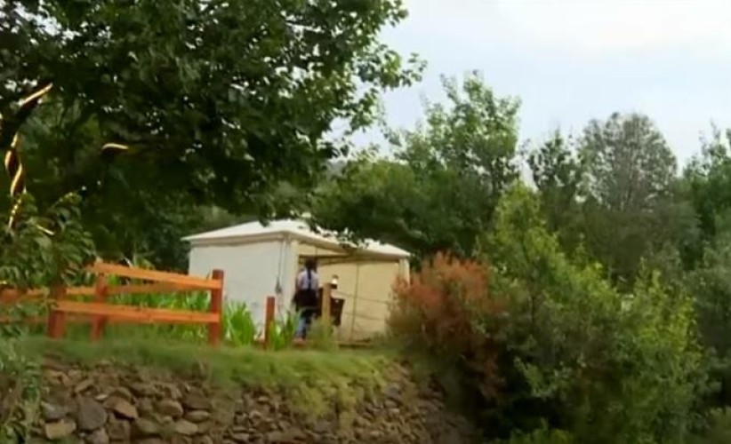 عائلة تحول جزءاً من مزرعتها إلى مزار سياحي يرتاده الزوار في عسير (فيديو)