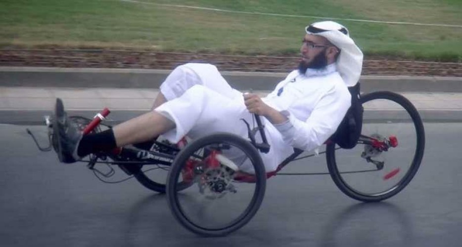 إيقاف خدمات أستاذ جامعي بالدمام بسبب “التفحيط بدراجة هوائية وقيادتها بتهور”