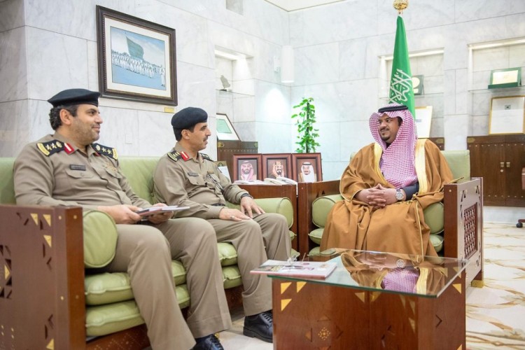 نائب أمير الرياض يستقبل مدير السجون بالمنطقة