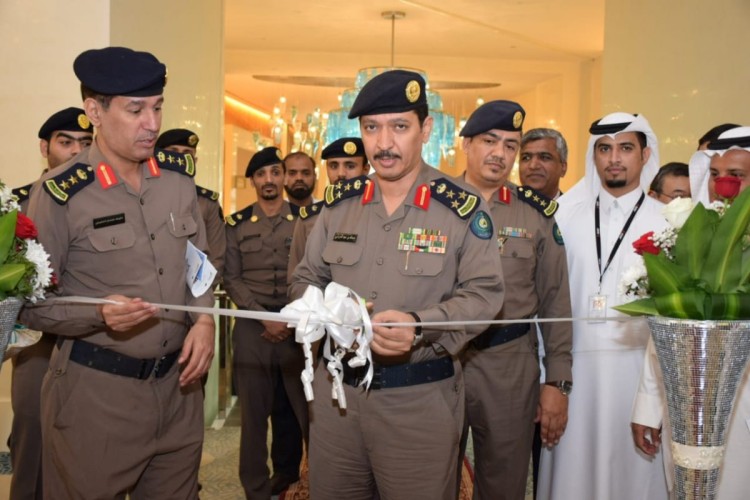 «العميد»عبدالله القرشي يدشن معرض مبادرة ساعد في المصاعد في محطته الأولى