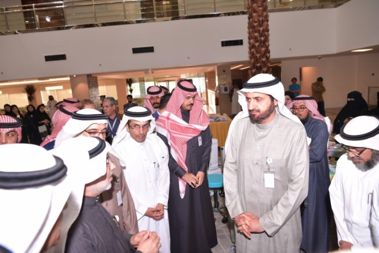 وزير الصحة دشن عيادات طب الأسنان المحمولة لتعزيز صحة أطفال المدارس