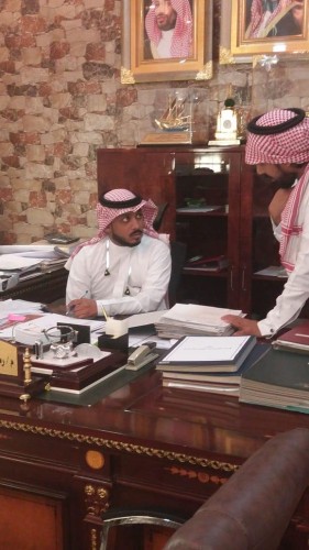 رئيس بلدية بيش الدغريري يجتمع برؤساء الأقسام بالبلدية