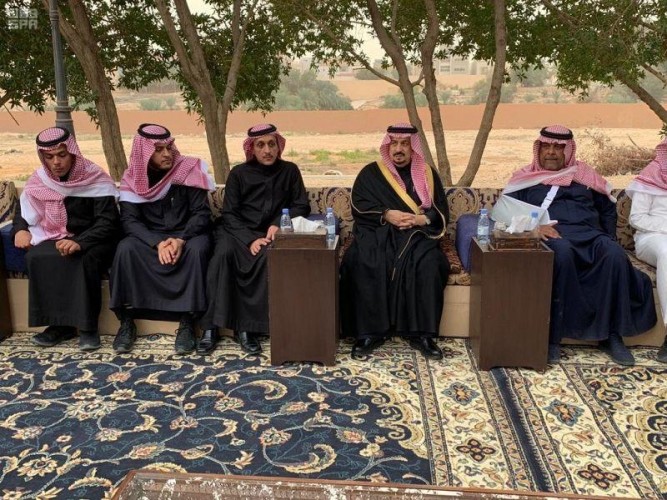 الأمير فيصل بن بندر يواسي أسرة الشلهوب في وفاة والدهم