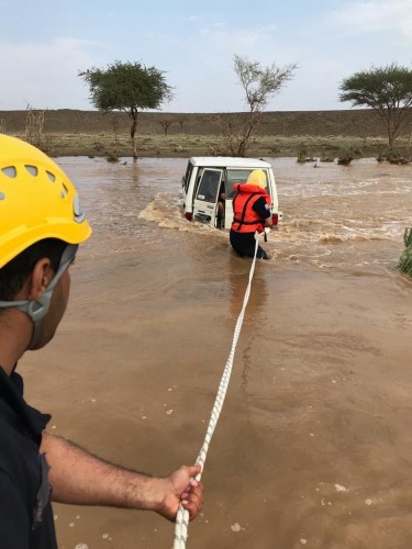 ثلاثة آلاف اتصال ومباشرة 60 بلاغا في أمطار غزيرة بالمدينة المنورة