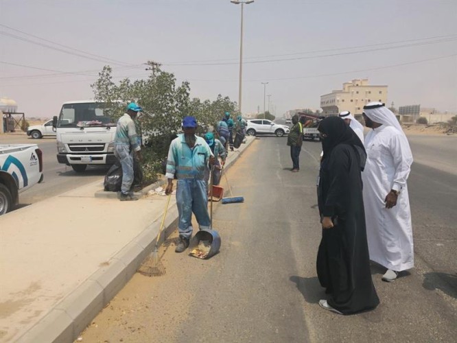 بالصور.. شذى المهنا أول رئيسة بلدية في جدة تباشر عملها ميدانياً