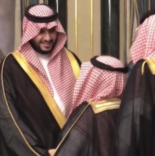 بالفيديو.. الأمير تركي بن محمد بن فهد يحتفل بزواجه ويؤدي “العرضة”