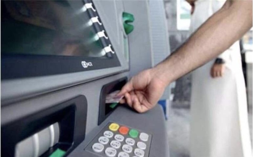 “عصابة تحديث البنوك” تسحب نصف مليون ريال من حساب “مسن”