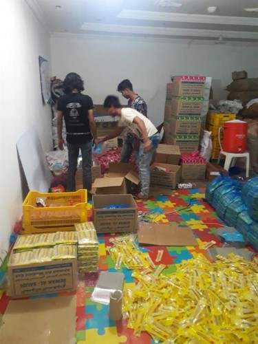 بالصور.. ضبط عمالة تُعبئ “المساويك” غير الصالحة في أكياس تحمل أسماء تجارية مضللة بمكة