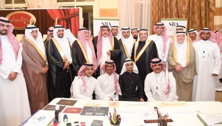 دحلان يدشن المعرض التشكيلي المصاحب لـ”قراءة النص”.. ويقتني 10 لوحات