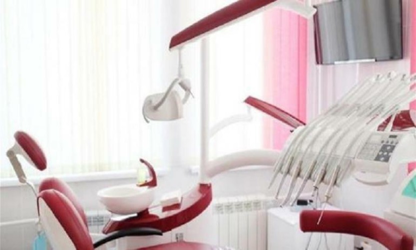 عقوبات رادعة بالسجن والغرامة تنتظر مخالفي عيادات الأسنان