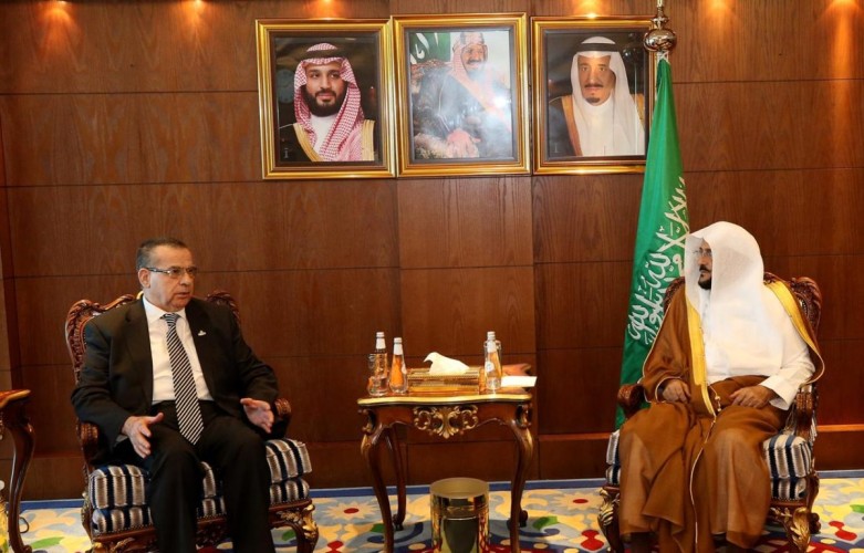 وزير الشؤون الإسلامية يستقبل السفير الفلسطيني