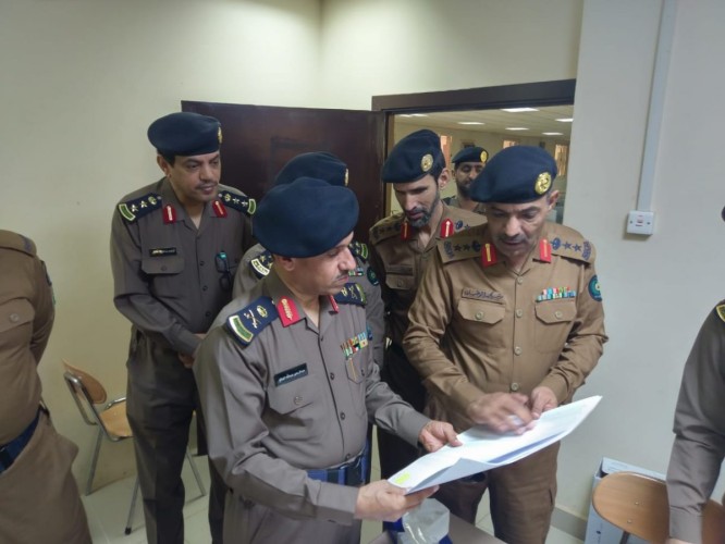 مدير الدفاع المدني القصيم يتفقد الجنة الفرعية للقبول والتسجيل