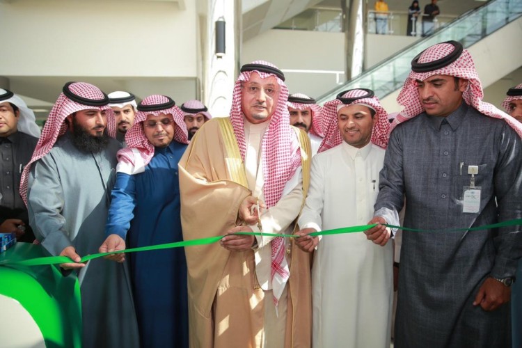 الصحة تدشن عيادتين متنقلة لمكافحة التدخين في الكلية التقنية وجامعة حفرالباطن