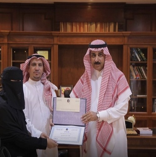 الفائزة بـ”تحدي القراءة” تعلق على تكريم الملك سلمان لها.. وتكشف سبب نُطق اسم والدها خطأ! -صور