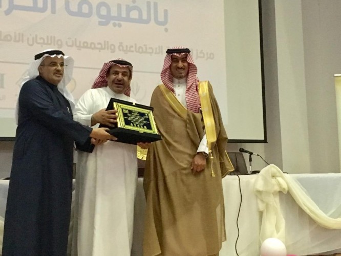 «محافظ خميس مشيط يرعى حفل مركز التنمية الإجتماعية بمنطقة عسير»