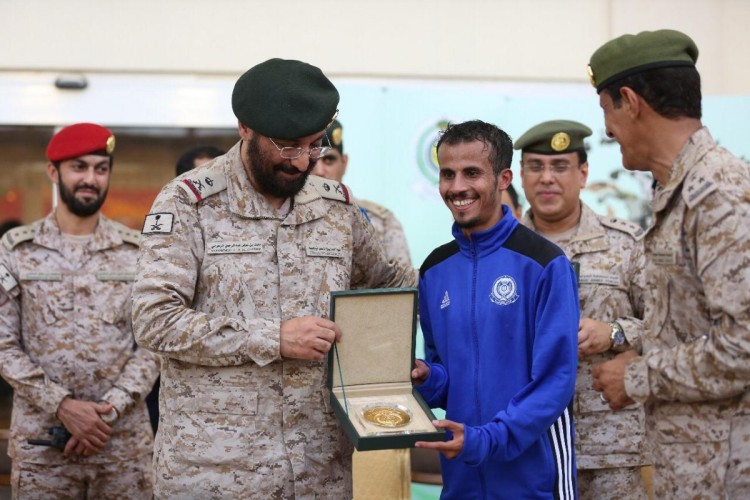 منتخب القوات الجوية يتوج بكأس اختراق الضاحية في دورة الألعاب الرياضية