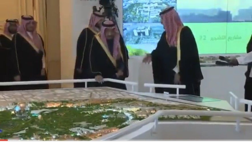 شاهد.. خادم الحرمين يوجِّه سؤالًا مهمًا لـ”ولي العهد” أثناء تدشين مشروعات الرياض الكبرى!