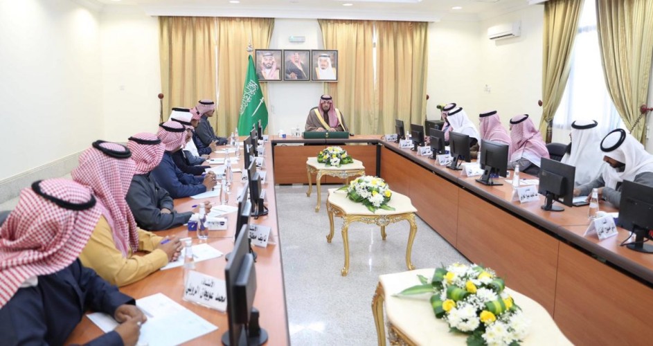 أمير الحدود الشمالية يرأس الاجتماع التنموي بمحافظة طريف