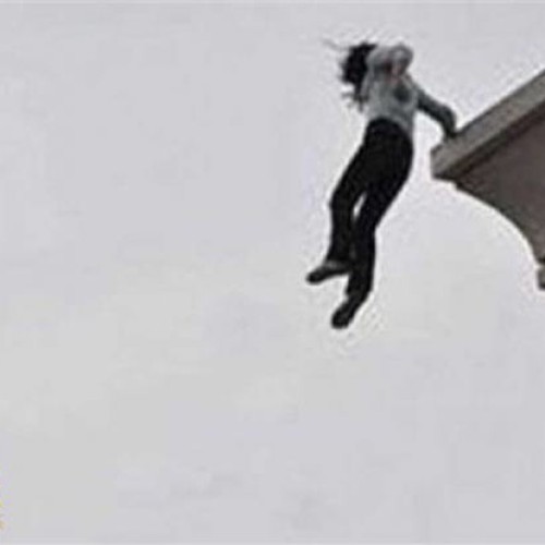 خادمة تلقى نفسها من الطابق الثالث في جدة.. وحينما حضر الهلال الأحمر لمباشرة الحالة كانت المفاجأة!