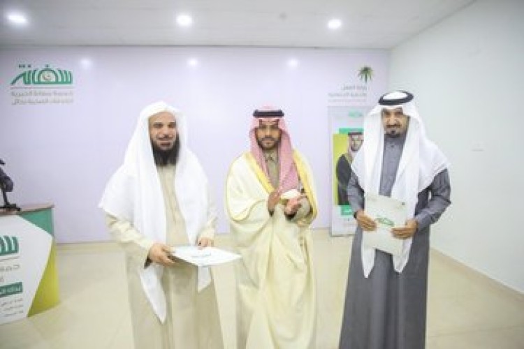 نائب أمير حائل يزور جمعية سفانة الخيرية للخدمات الصحية