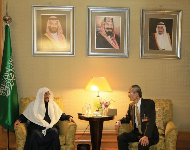 وزير الشؤون الإسلامية يستقبل وفدي روسيا واليابان