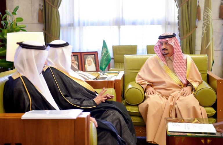 الأمير فيصل بن بندر يستقبل مدير عام التعليم بمنطقة الرياض