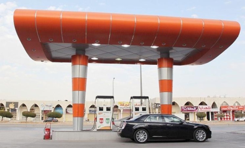 “البلدية والقروية” تلزم المحطات بوضع لوحات بأسعار الوقود