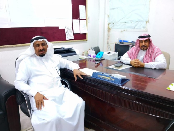 المساعد للشؤون المدرسية بتعليم ضمد يزور مدرسة الطاهرية