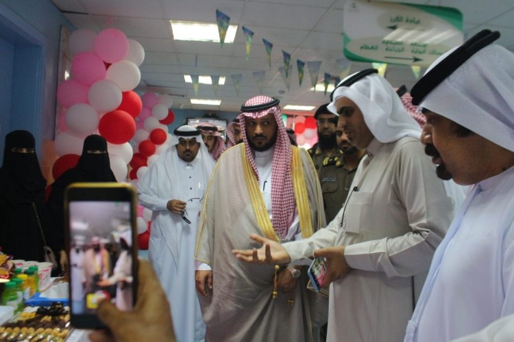 محافظة الدرب تبتهج بعيد الفطر المبارك والقحطاني يتقدم المصلين ويعايد المرضى