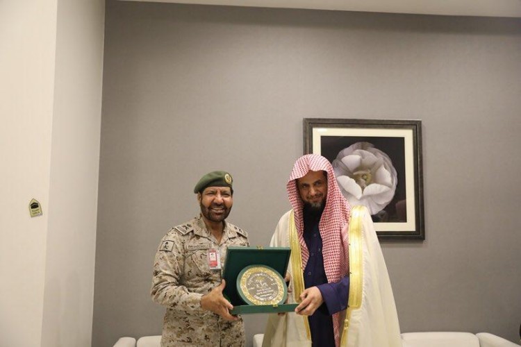 النائب العام يزور مصابي الحد الجنوبي بالمدينة الطبية العسكرية في الرياض (صور)