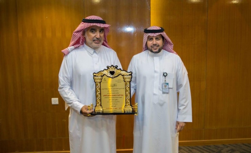 مديرعام صحة الرياض يكرم العياضي