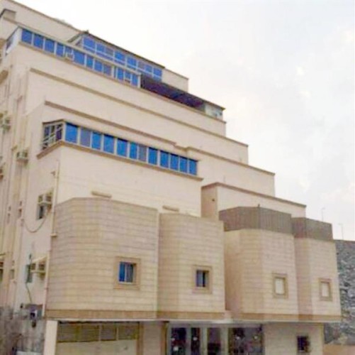 مقاول يحتال على 45 مواطناً ويعرض شققهم للبيع في مزاد ويهرب للخارج.. والمحكمة تنظر قضيتهم