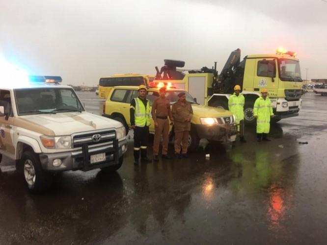 أمير تبوك يعتمد خطة الدفاع المدني لمواجهة الأمطار والسيول بالمنطقة