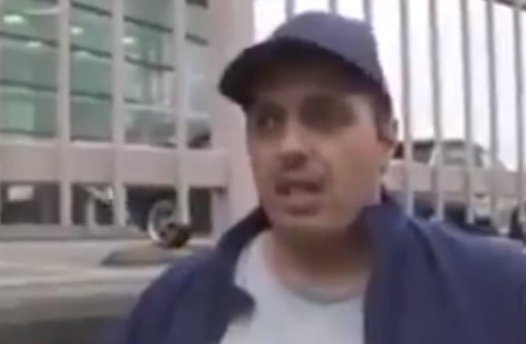 فيديو.. مواطن سعودي يروي كيف نجا من “مذبحة المسجدين” وساعد آخرين على النجاة بحياتهم