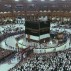 الكعبة المشرفة ترتدي كسوتها الجديد في مشهد يجسد عناية المملكة ببيت الله الحرام