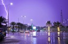 “الأرصاد” يحذّر من أمطار رعدية وغبار على 8 مناطق وحرارة تبلغ 47 درجة