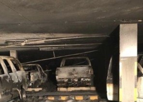 “بالصور”حريق يلتهم عدد كبير من السيارات المتوقفة في ظروف غامضة بجدة
