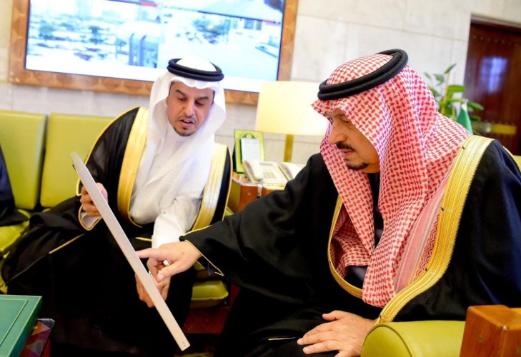 أمير الرياض يستقبل وفدًا من مدينة الملك سعود الطبية
