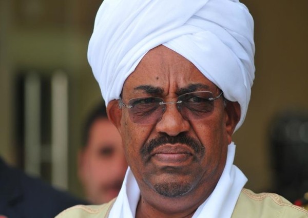 الجيش السوداني يعلن اقتلاع البشير من الحكم واعتقاله وتشكيل مجلس عسكري لقيادة البلاد لفترة انتقالية
