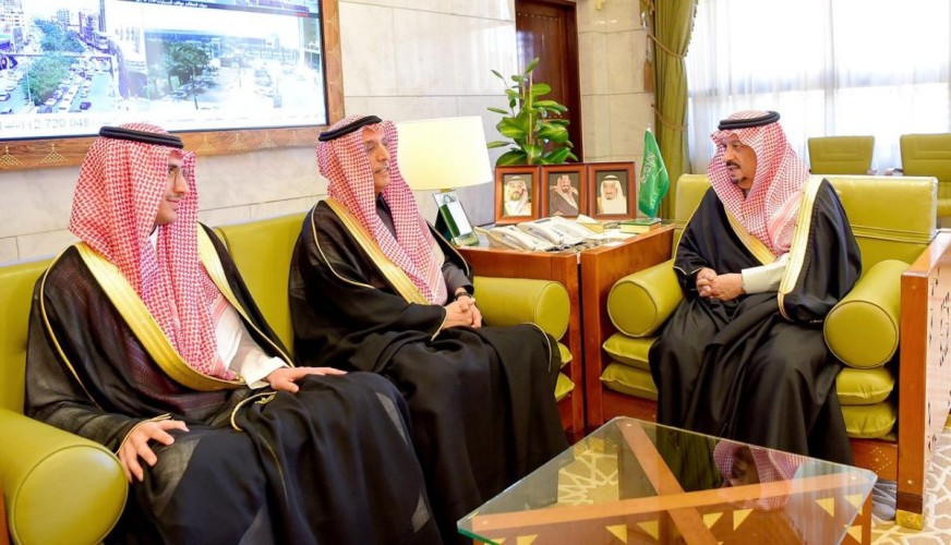 أمير الرياض يستقبل رئيس مجلس إدارة المؤسسة العامة لمستشفى الملك فيصل التخصصي ومركز الأبحاث
