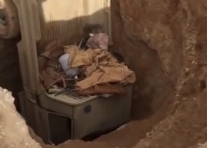 سقوط مروع لـ«جيب شاص» في بئر مهجورة (فيديو)