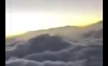 بالفيديو: طيارون سعوديون يفطرون فوق سماء الرياض ويتفاجؤون بعدم غروب الشمس