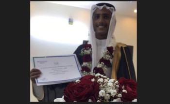“الدكتور حسن المهر” يحتفل بتخرجة من كلية الغد في أبها